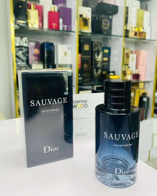 3 Perfumes + Regalo (Sauvage - 212 Vip Black - One Million)
