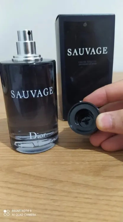 3 Perfumes + Regalo (Sauvage - 212 Vip Black - One Million)