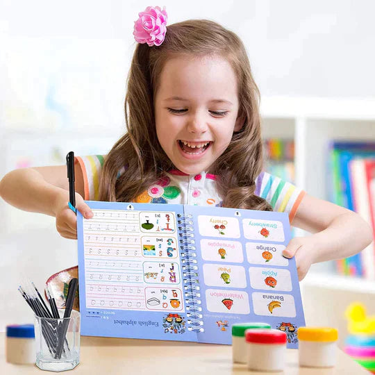 Niña usando cuaderno mágico de caligrafía para aprender en casa